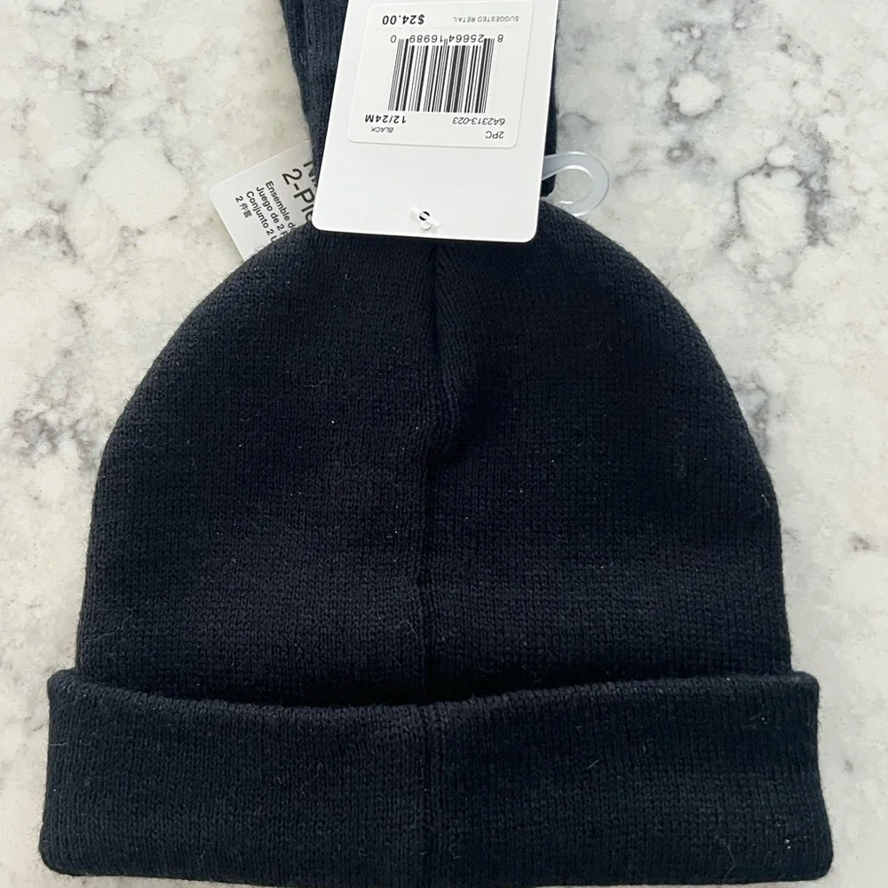 Nike infant cuffed Winter Hat And Mittens Size 12/24 months NWT